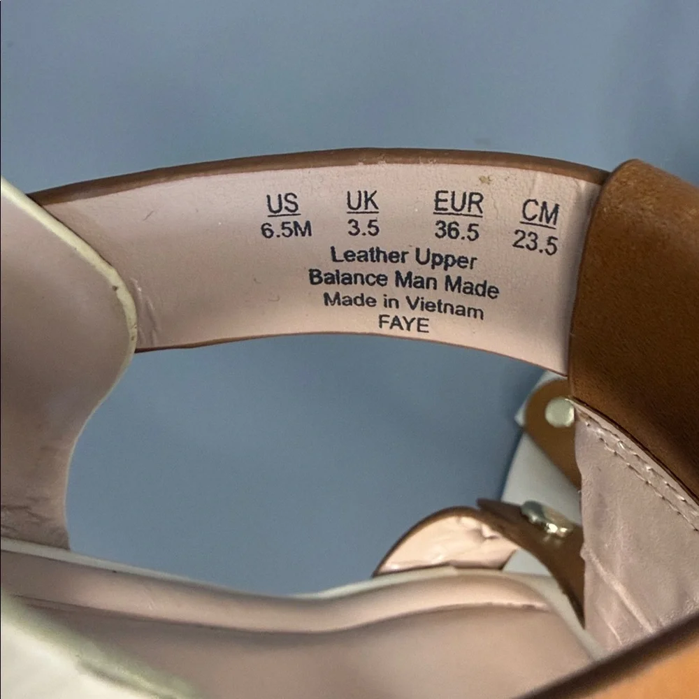 Preston & York Faye Tan Leather T-Strap‎ Block Heel Sandals - Size 6.5